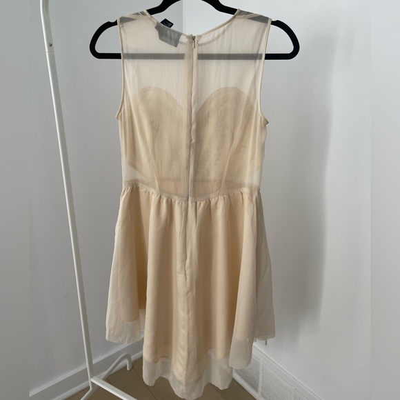 Light pink dress with see through back and heart shape in front - Picture 2 of 2